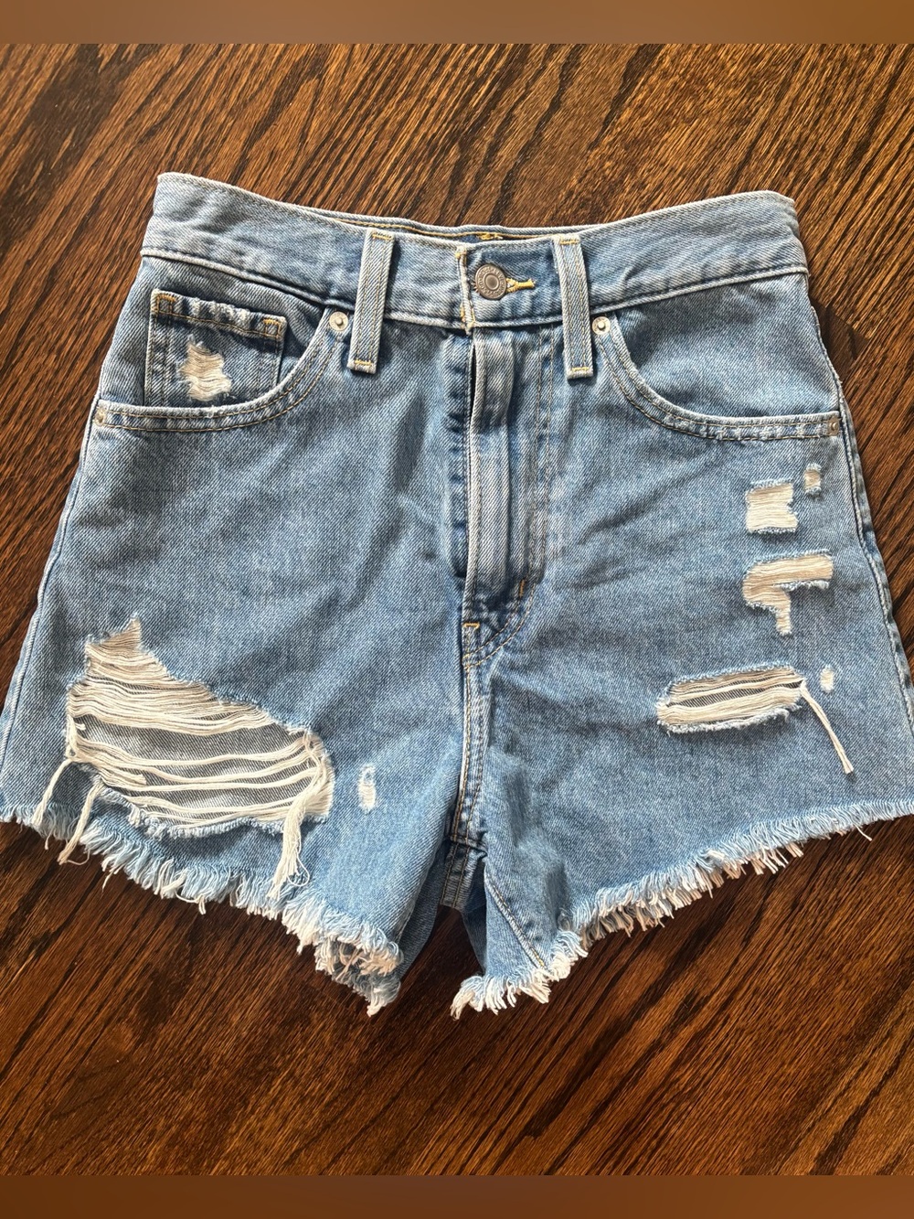 Levi’s High Waisted Mom Shorts distressed - Blue Denim Womens size 24